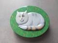 Ovale grüne Blechdose mit Katze