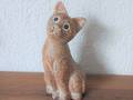 Katze aus Holz mit lieblichem Blick