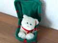 Katze aus weissem Plüsch in Überraschungsbox