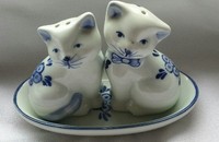 Pfeffer und Salz Katzen mit Unterteller Delfts blauw