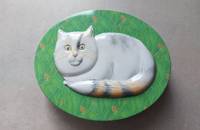 Ovale grüne Blechdose mit Katze