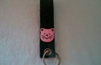 Schlüsselanhänger grün mit rosa Katzen-Kopf