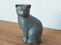 Grau-blaue Katze sitzend