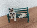Miniatur 2 Perserkatzen mit Bank