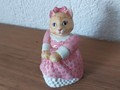 Vintage Dose Katze humanisiert im rosa Kleid