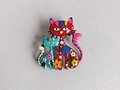 Katzen-Brosche rot und türkis emailliert