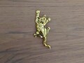 Brosche Katze kletternd gelbgold