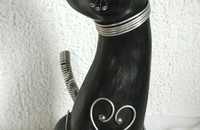 Grosse schwarze Katze aus Holz