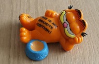 Katze Garfield in seiner liebsten Position