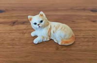 Vintage Kleine, liegende Katze 12
