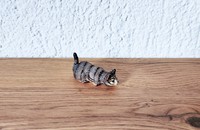 Harvey Knox Royal  vintage kleine Katze liegend