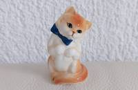 Vintage kleine Katze mit blauer Schleife 18
