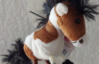Schlüsselanhänger 3-farbiges Pony aus Plüsch 