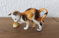 Vintage kleine Katze spielt mit Wolle 3