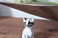 Kleine Katze vintage weiss schwarz Pfote hoch 13