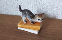 Kleine Katze vintage auf 2 Büchern