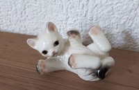 Goebel Katze auf Rücken liegend