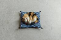Kleine 3-farbige Katze aus Fell