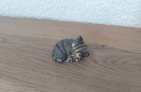 Harvey Knox Royal vintage kleine Katze liegend