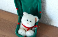 Katze aus weissem Plüsch in Überraschungsbox