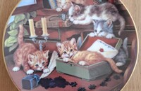 Sammelteller Katzen Auf dem Sekretär