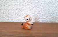 Kleine Katze rostfarbig III, sitzend