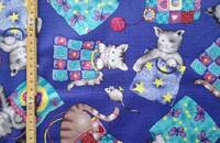 Stoff spielende Katzen in Taschen