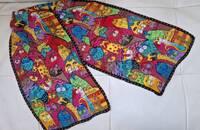 Seidenschal mit bunten Katzenköpfen