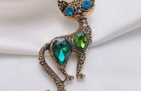 Hübsche Brosche Katze mit blauen Augen 