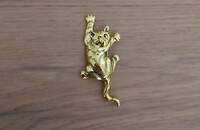 Brosche Katze kletternd gelbgold