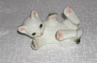 Goebel Katze auf Rücken liegend