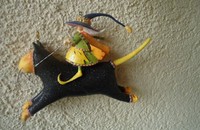 Fliegende Katze Halloween mit Hexe