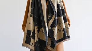 Grosser Schal mit Katzen