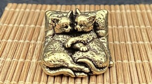Miniatur Katzenpaar schlafend